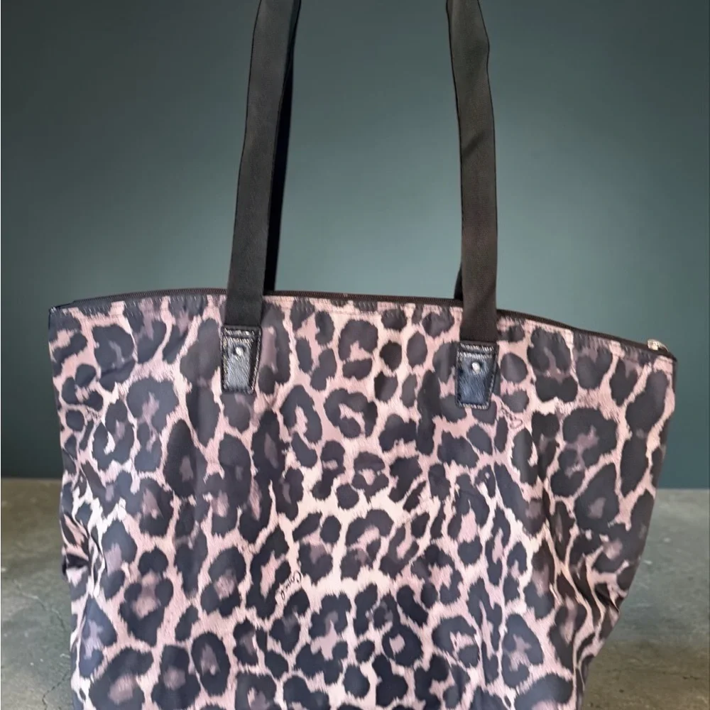 Coach Getaway Leopard Print Nylon Weekender Tote with Pouch NWT! 2 Piece Set! - Picture 4 of 10